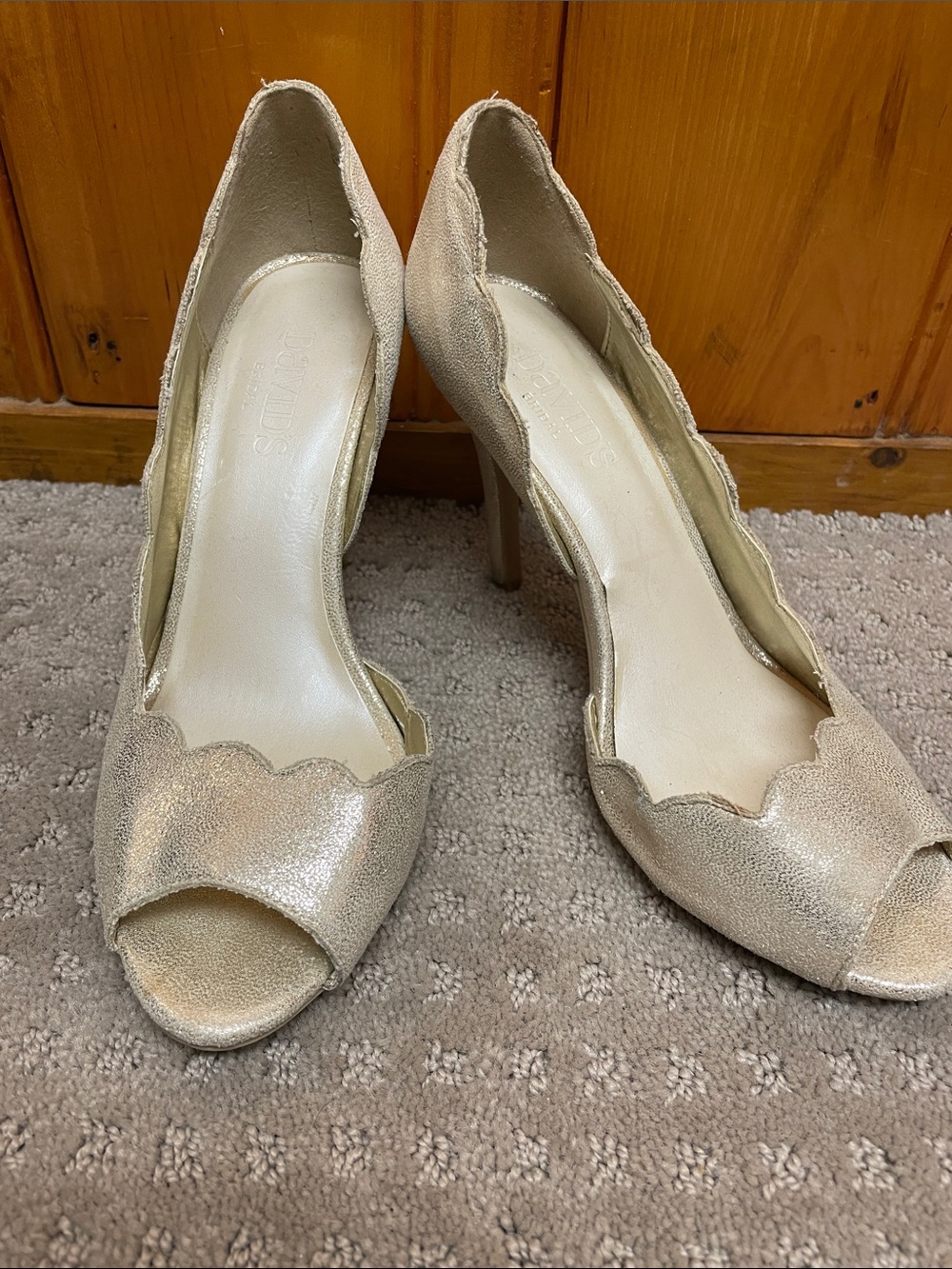 Women's Metallic Peep-Toe Scallop 4” High Heels - Champagne